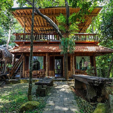Hotel Omunity Bali à Singaraja Extérieur photo
